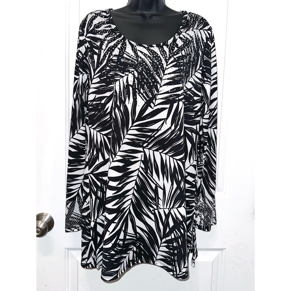 Cover Charge Black White Leaf  Print Embellished Rhinestone Tunic Top
